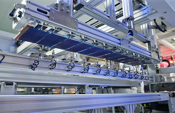 Las medias celdas ya hechas ahorran costos para los fabricantes de módulos en la compra de máquinas de corte láser y equipos de soporte.